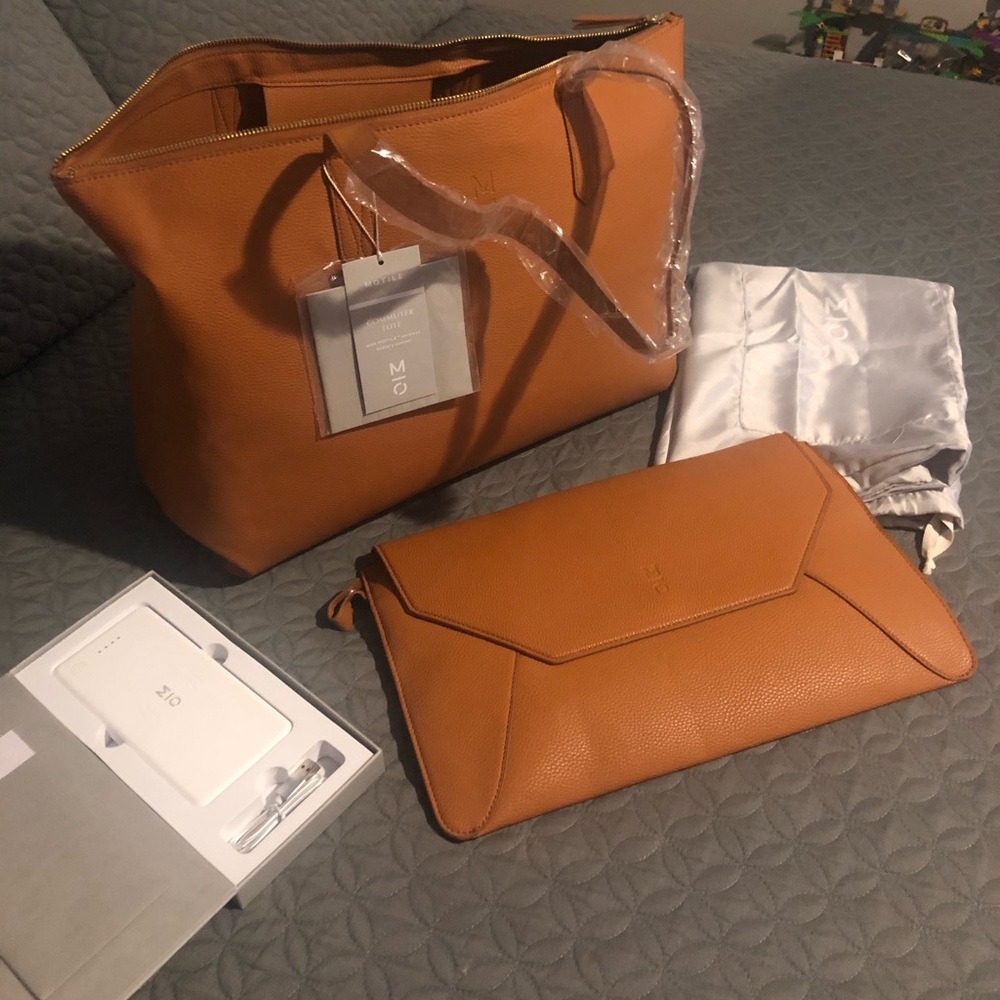 Vegan Tote w/Wireless Power Bank & Laptop Sleeve